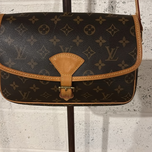 Louis Vuitton Crossbody bag 💎 RARE DISCONTINUED 💎 - Picture 6 of 8